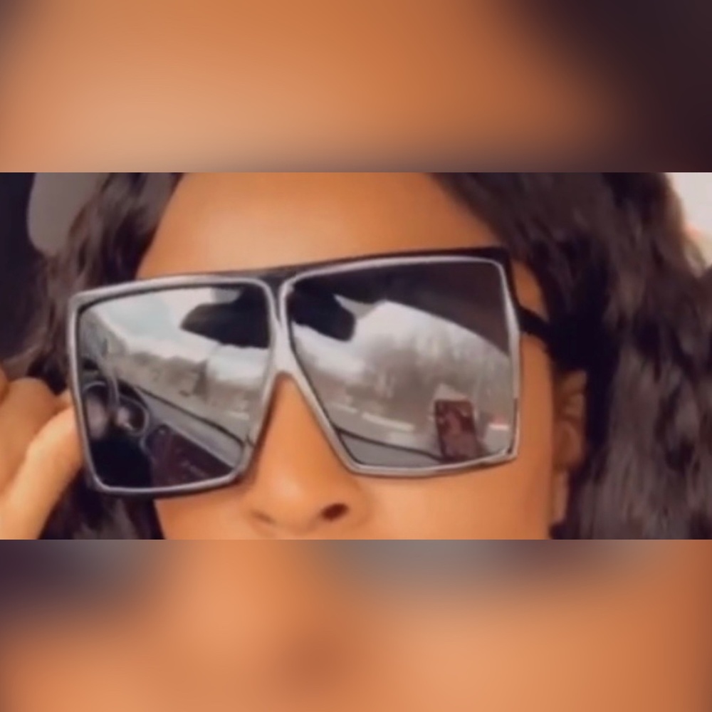 Oversized shades - Picture 2 of 2
